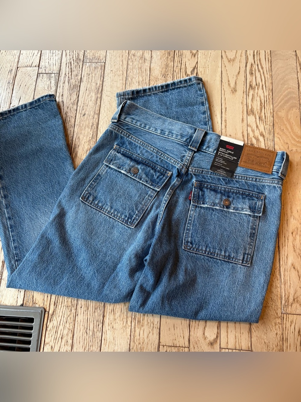 NWT Levi’s Premium Middy Ankle Bootcut Utility Cargo Jeans | Size 28 - Picture 6 of 7